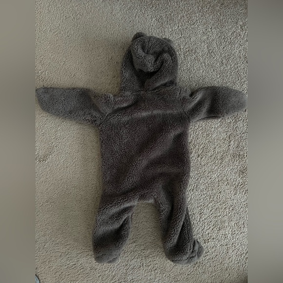 Carter’s Infant Onesie Suit- 6 months - Picture 2 of 3